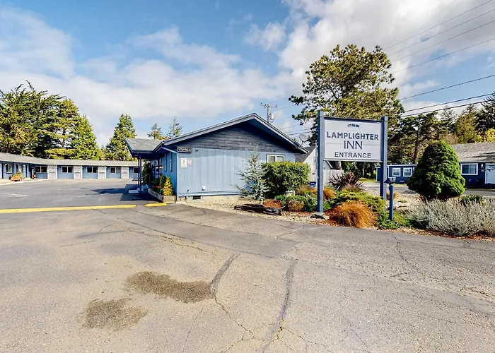 The Lamplighter Inn - Crab Shack And Whale Watching