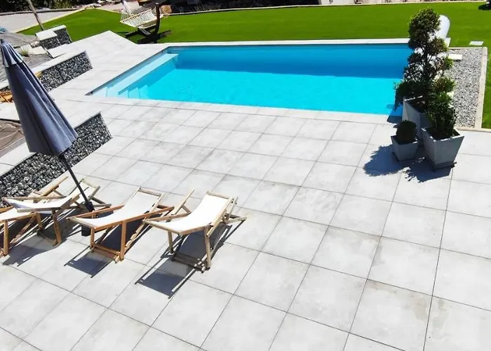 Chambre vue lac av piscine