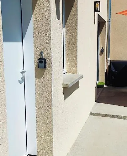 chambre 2 vue lac av piscine