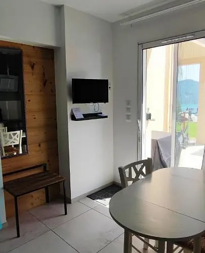 chambre 2 vue lac av piscine
