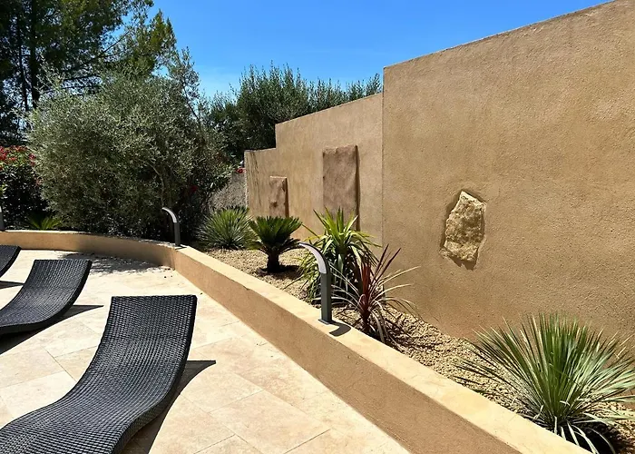 Villa de charme en campagne avec piscine privée et nature luxuriante