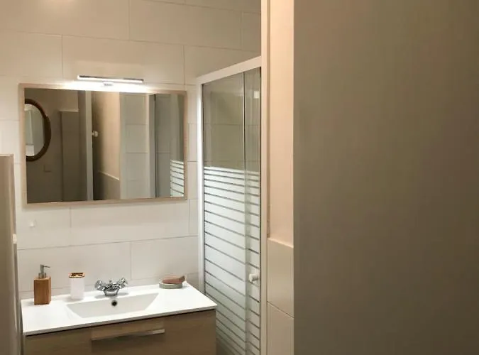 Appartement climatisé Barjac centre ville