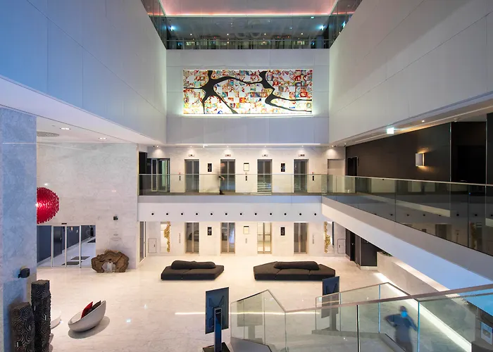 5 star hotel: Myriad By Sana Hotels