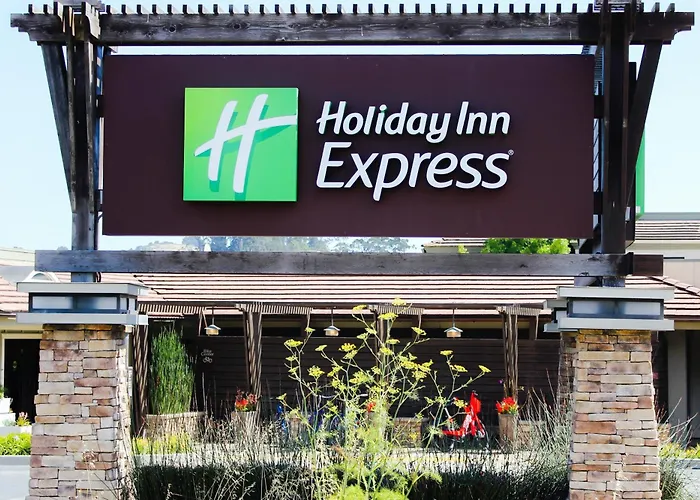 Pet Friendly hotel: Holiday Inn Express Mill Valley San Francisco Area By Ihg
