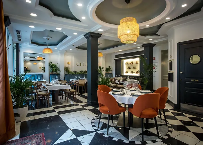 5 star hotel: Queen'S Court Hotel & Residence