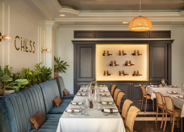 5 star hotel: Queen'S Court Hotel & Residence