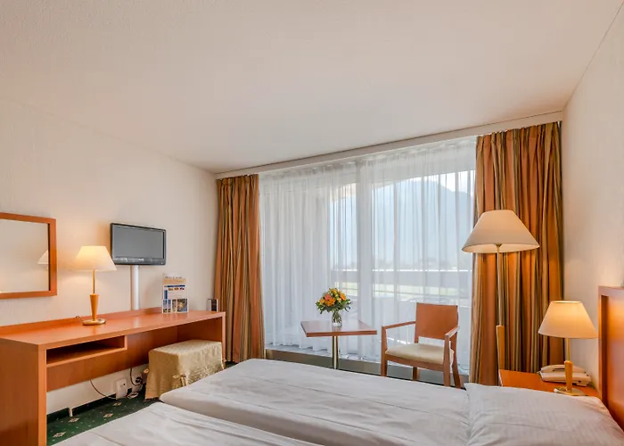 Hotel with Tennis: Hotel Metropole Interlaken