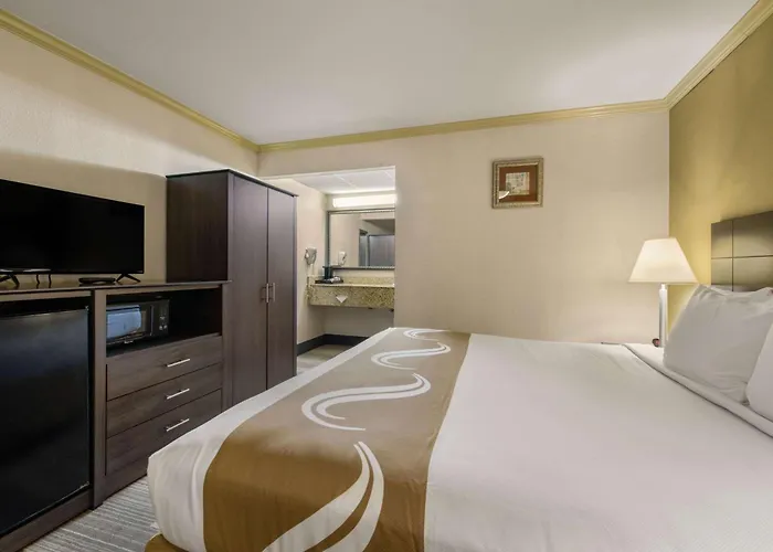 Hibiscus Inn & Suites