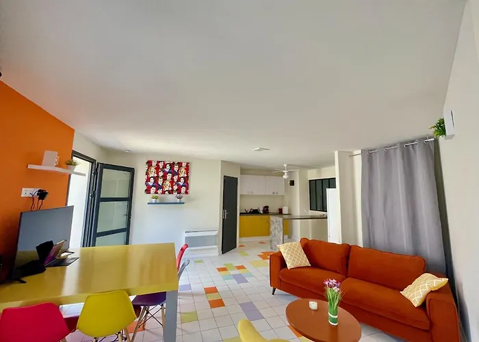 Appart Pop-Art proche autoroute, plages et attractions, Wifi - TV, déco stylée, calme