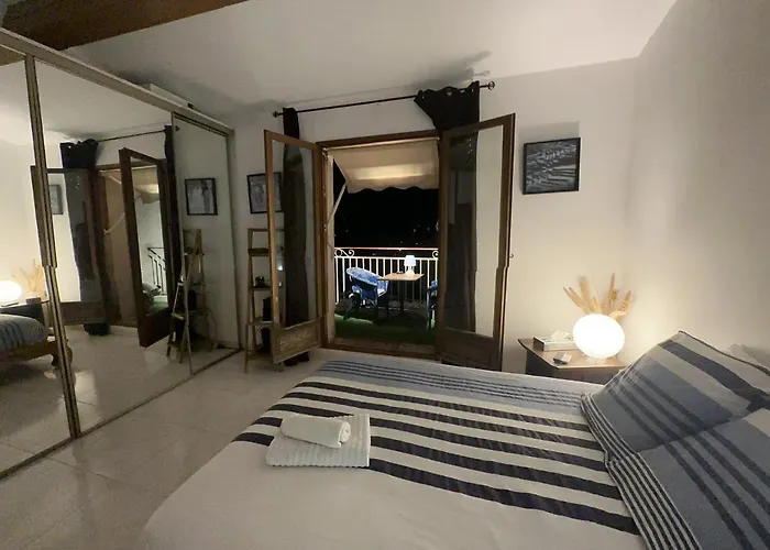 Chambre privée avec salle d’eau et terrasse au calme