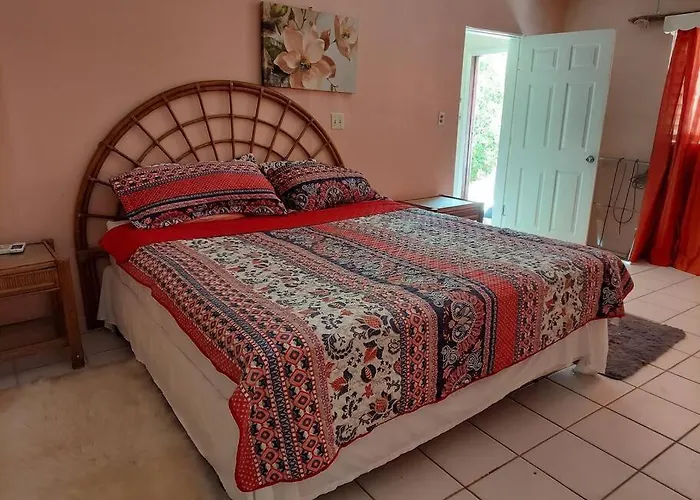 2 Bedroom 2 Bathroom House Centrally Located