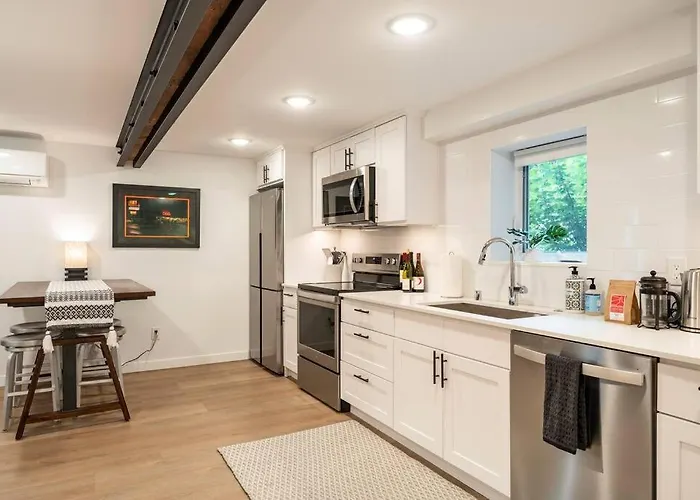 Artistic Georgetown Retreat In Seattle