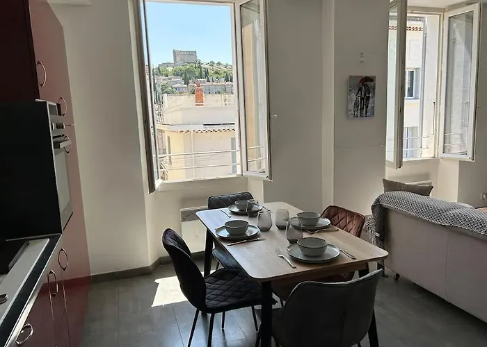 Hypercentre avec vue sur le château