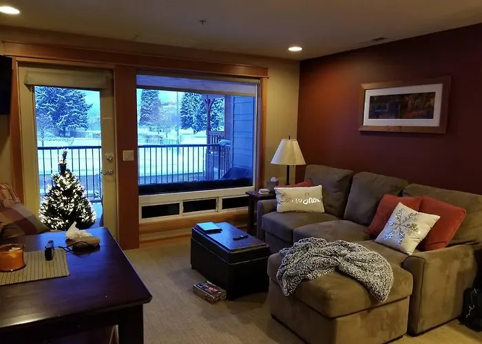 Lake Chelan View Condo In Downtown Near Beach!