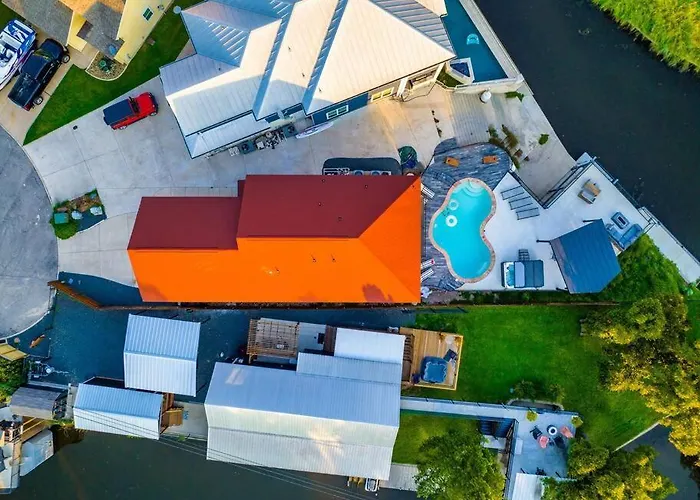 Lakefront Home Insane Views - Pool Spa Gameroom