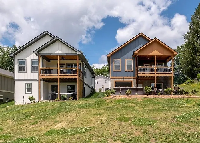 Downtown Brevard 5Br Retreat & Cyclists Dream