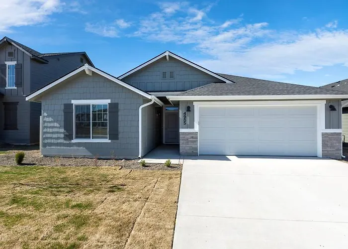 Brand New 4-Bdrm Home Farmhouse At Grand Rapids