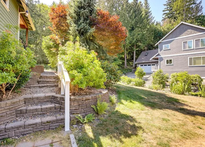 Modern Bellingham Retreat Near Galbraith Mountain!