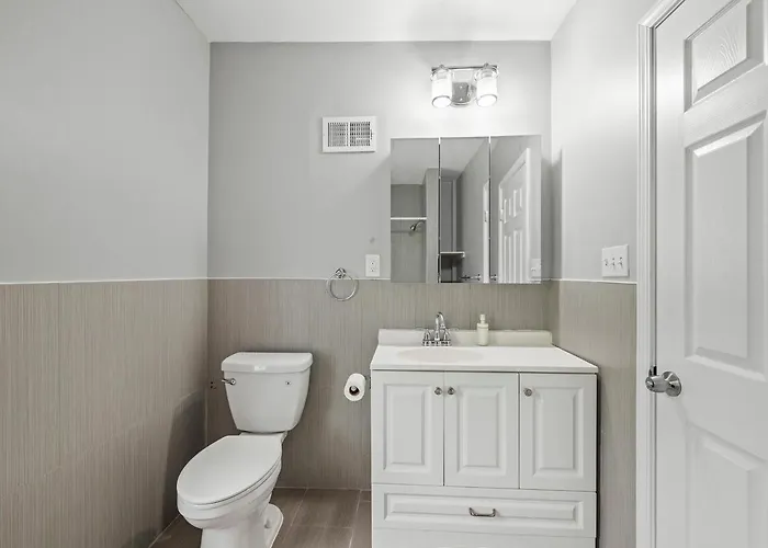Oakland/University @F Spacious And Quiet Private Bedroom With Shared Bathroom