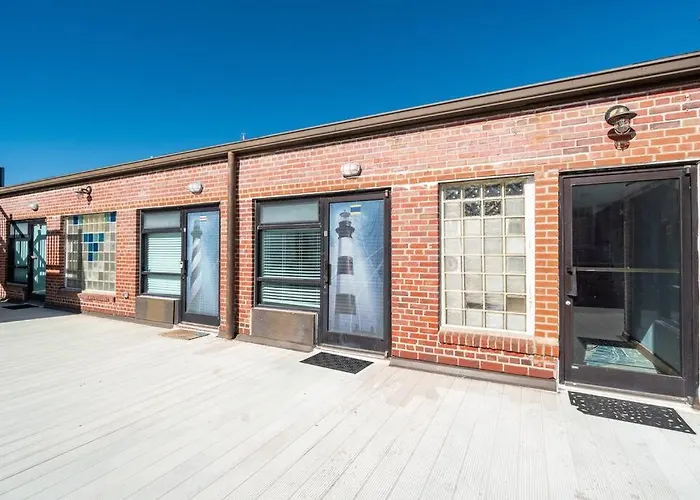 Why Knot Getaway...Rooftop With Waterview! Unit D