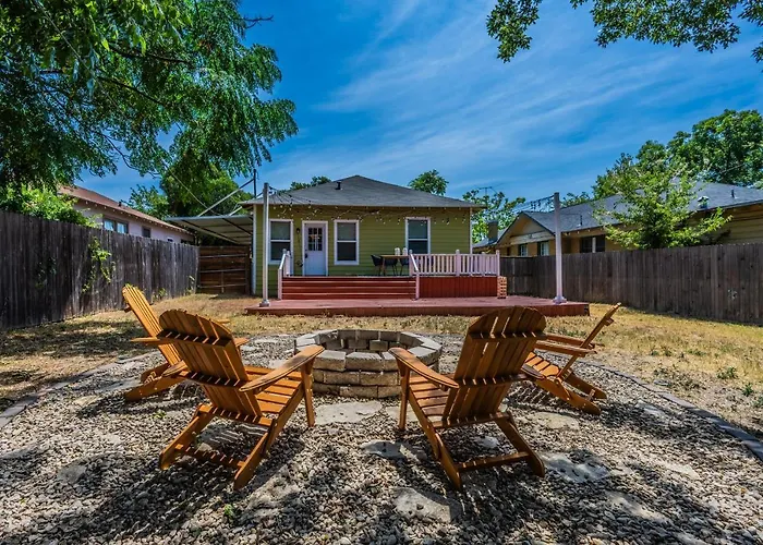 Charming Craftsman Close By Bishop Arts & Downtown