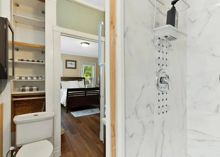 Beautiful Studio Apartment In Historic House