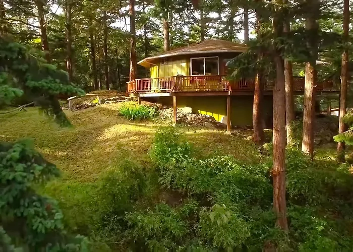 The Island Treehouse