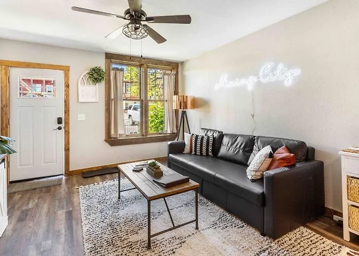 Stylish Uptown Butte Condo - 632