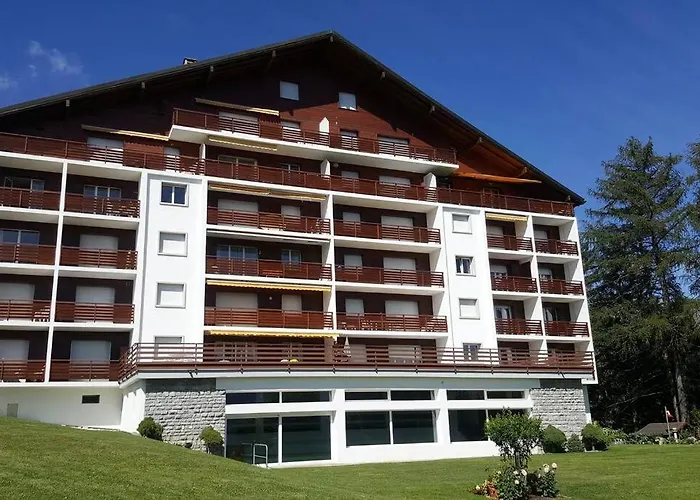 Sunny 2 Bedroom W Large Terrace, Stunning Views & Pool