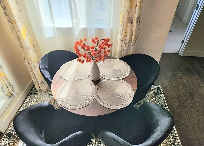 Cozy Contemporary 2Br With Sofa Bed In The Office