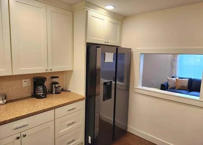 Cozy Contemporary 2Br With Sofa Bed In The Office