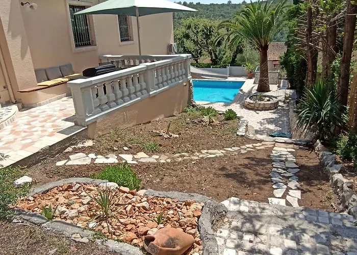 Studio With Garden And Pool