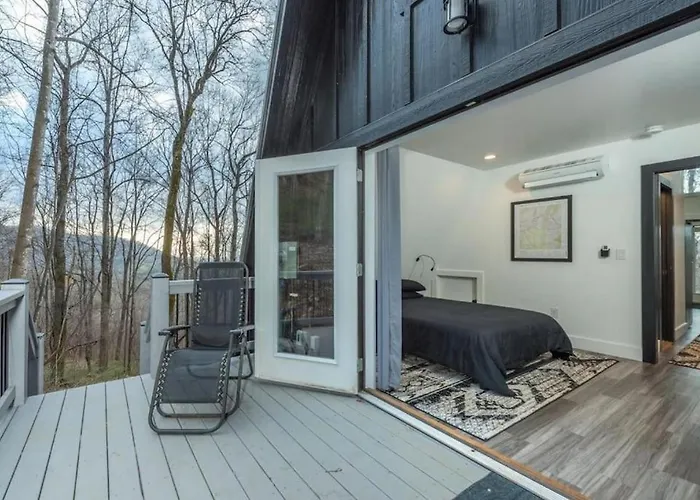 Spacious A-Frame! 15 Min. From Downtown Asheville!