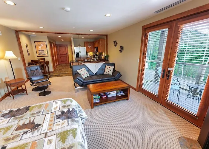 Large Studio Condo With Full Kitchen, Ski, Bike, Beautiful Balcony Views Hottub Fireplace