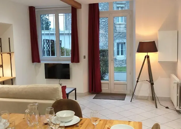 La dépendance du château de Triviers.