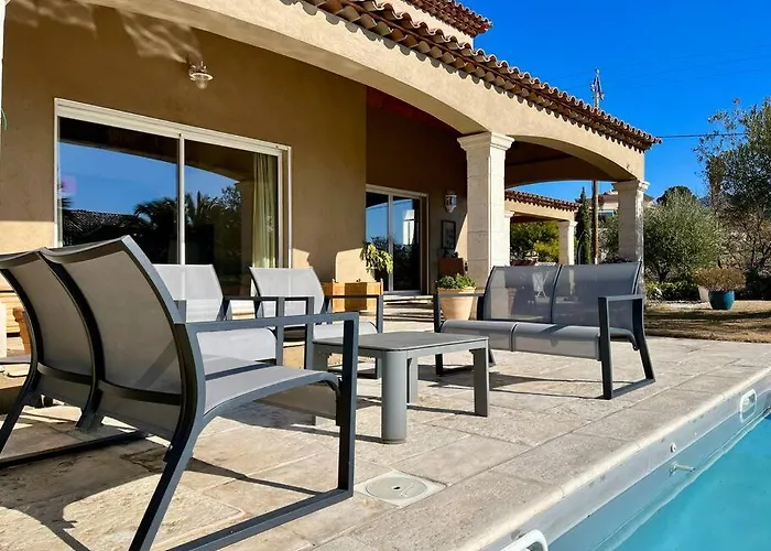 Villa Et Piscine Au Jardin Typique Mediterraneen