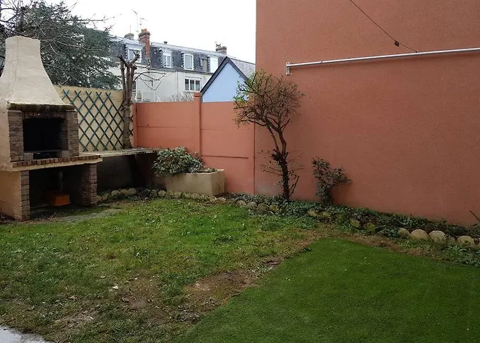 L'atelier, appart avec jardin à 100 m de la mer.