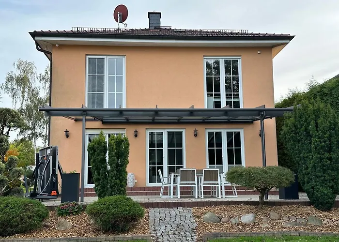 Stadtvilla In Leipzig 7 Personen 3 Schlafzimmer 2 Baeder Garten Und Terrasse Zentral Gelegen Messe Innenstadt Seen