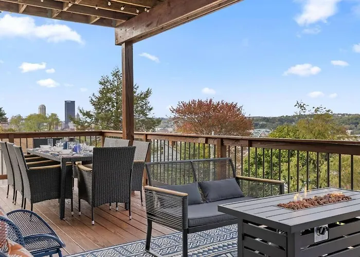 City Skyline - Outside Decks - Contemporary