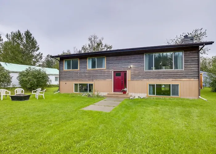 Serene Palmer Home: Walk To Downtown & Riverfront!
