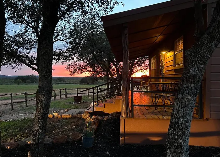 Hickory Ridge Hideaway Cabin - Romantic, Peaceful