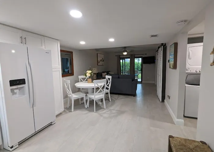New Condo! Just 15 Min To Ft Myers And Sanibel Beach! Great Location!!