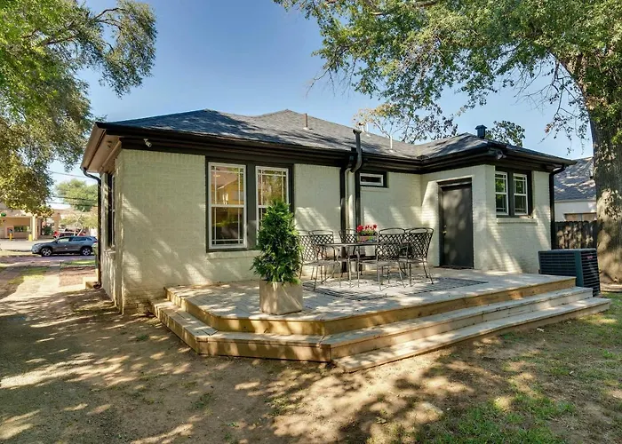 Walk To Dtwn: 'Tyler Tudor' W/ Backyard
