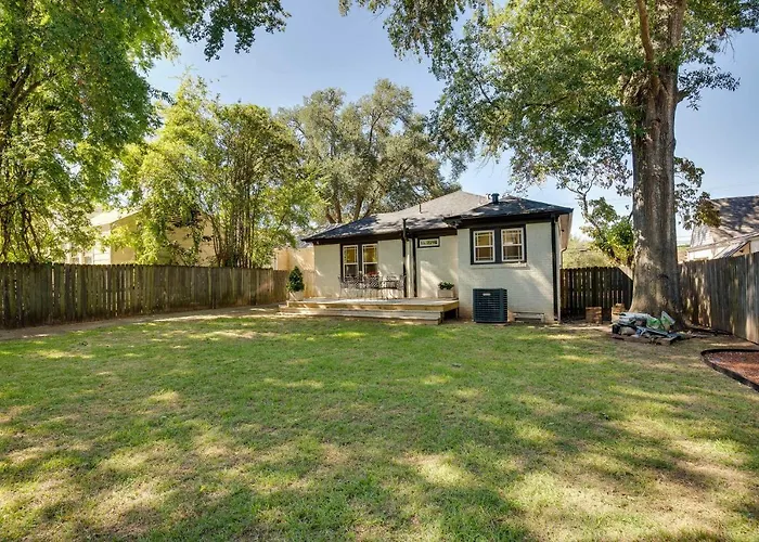 Walk To Dtwn: 'Tyler Tudor' W/ Backyard