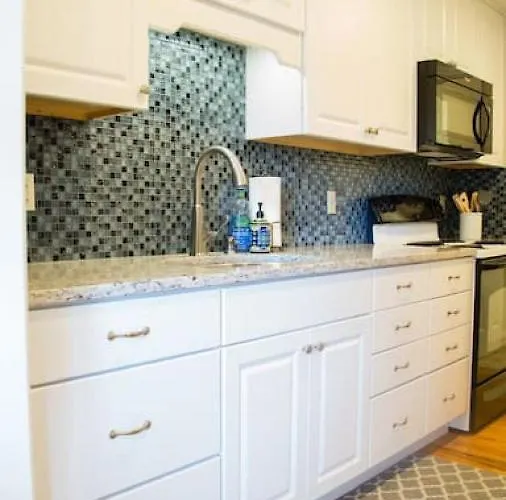 Wingate - Meridian, Cozy Acreage In The Heart Of The City