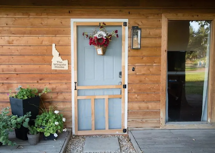 Wingate - Meridian, Cozy Acreage In The Heart Of The City