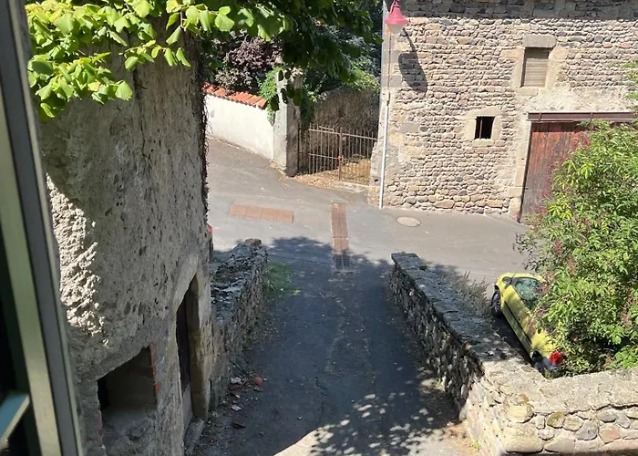 Maison au pied du château + parking privé