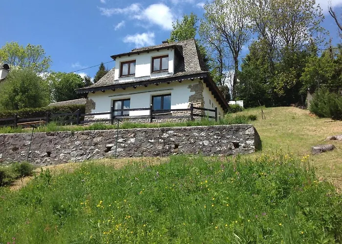 Chalet avec vue panoramique sur le Plomb du Cantal