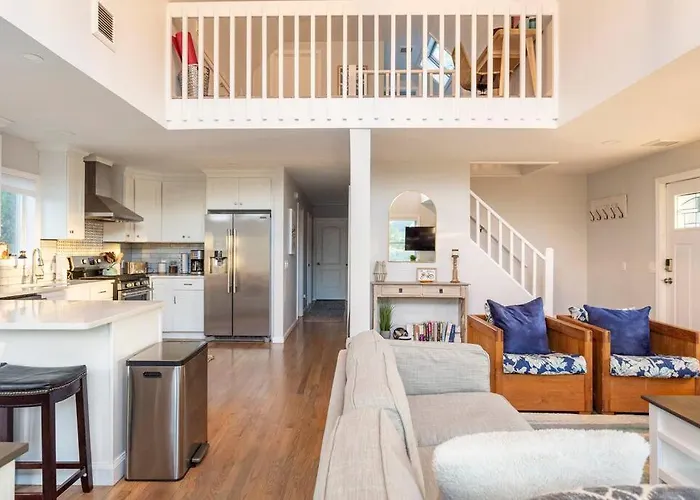 Bright Oasis In Beautiful North Fork Wine Country