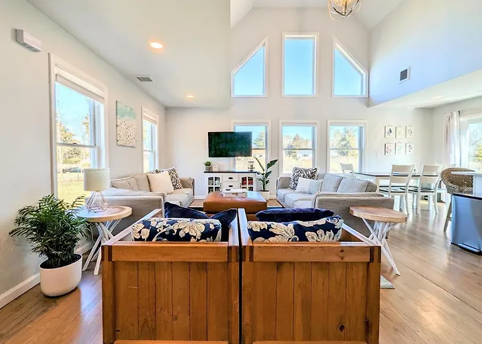 Bright Oasis In Beautiful North Fork Wine Country